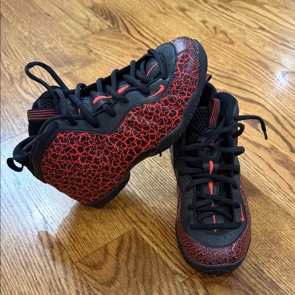 Nike Air Foamposite One 'Cracked Lava' Sneakers/Shoes. Size 1.5Y.